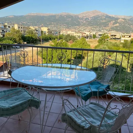 Apartment Sunny With Mountain View