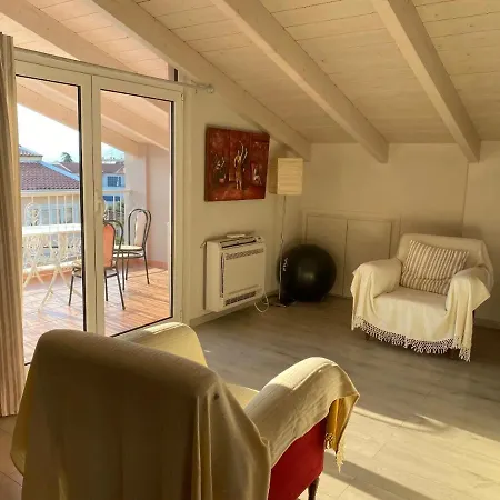 Apartamento Sunny With Mountain View